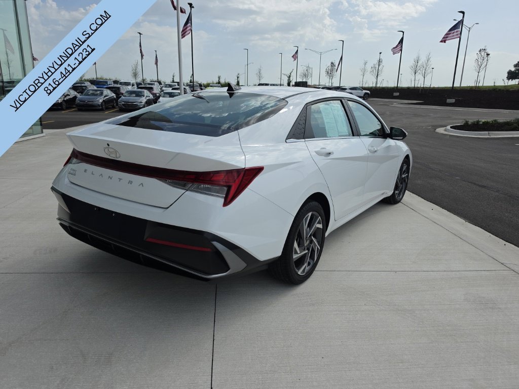 Used 2025 Hyundai Elantra SEL FWD image 5
