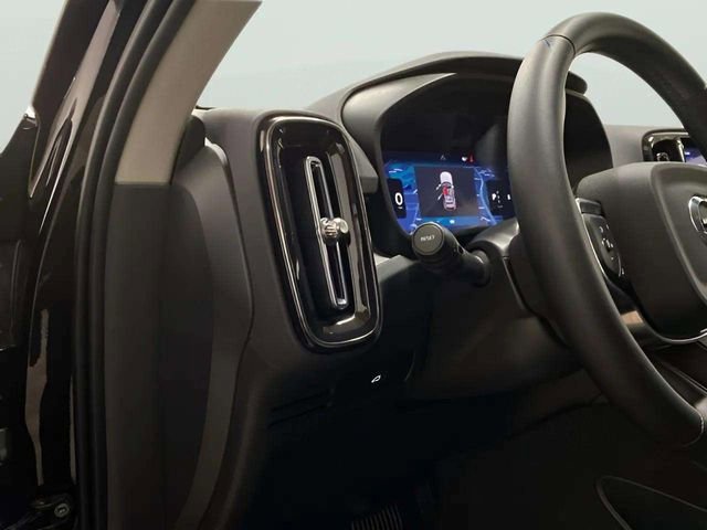 Used 2025 Volvo XC40 B5 Plus image 31