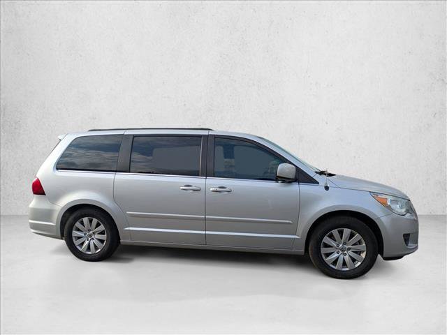 Used 2012 Volkswagen Routan SEL FWD image 4