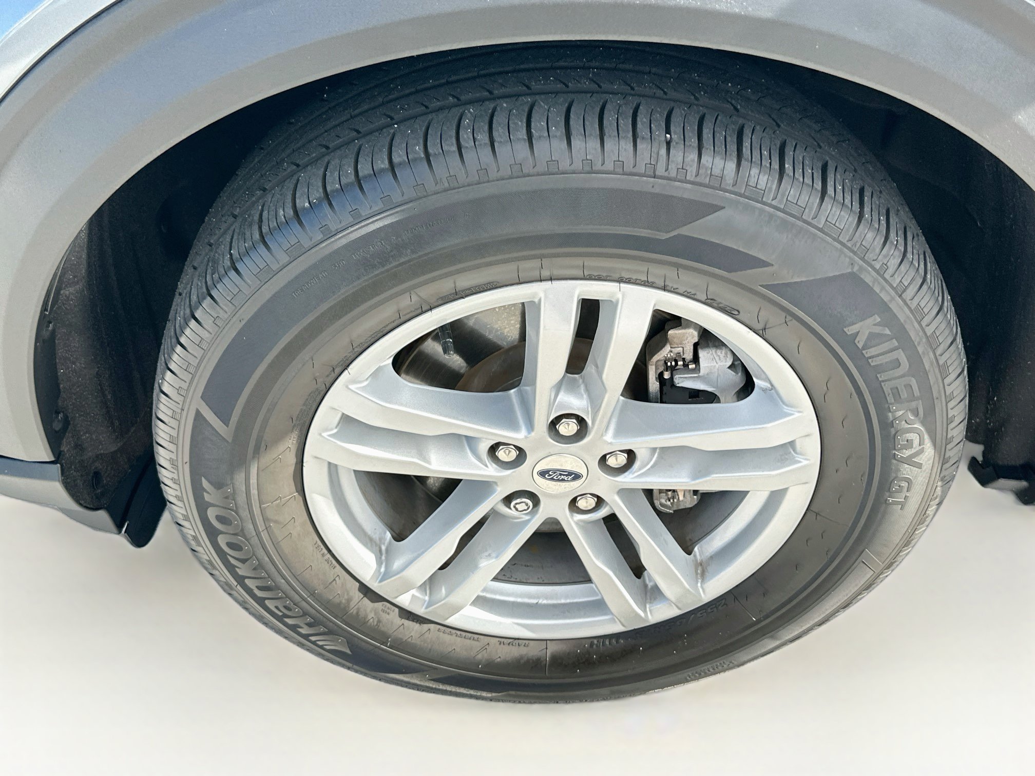 Used 2024 Ford Explorer XLT RWD image 32