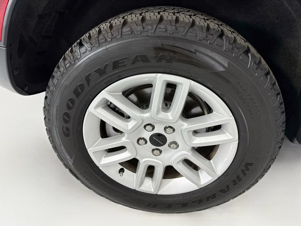 Certified 2026 Land Rover Defender 110 S AWD/4WD image 32