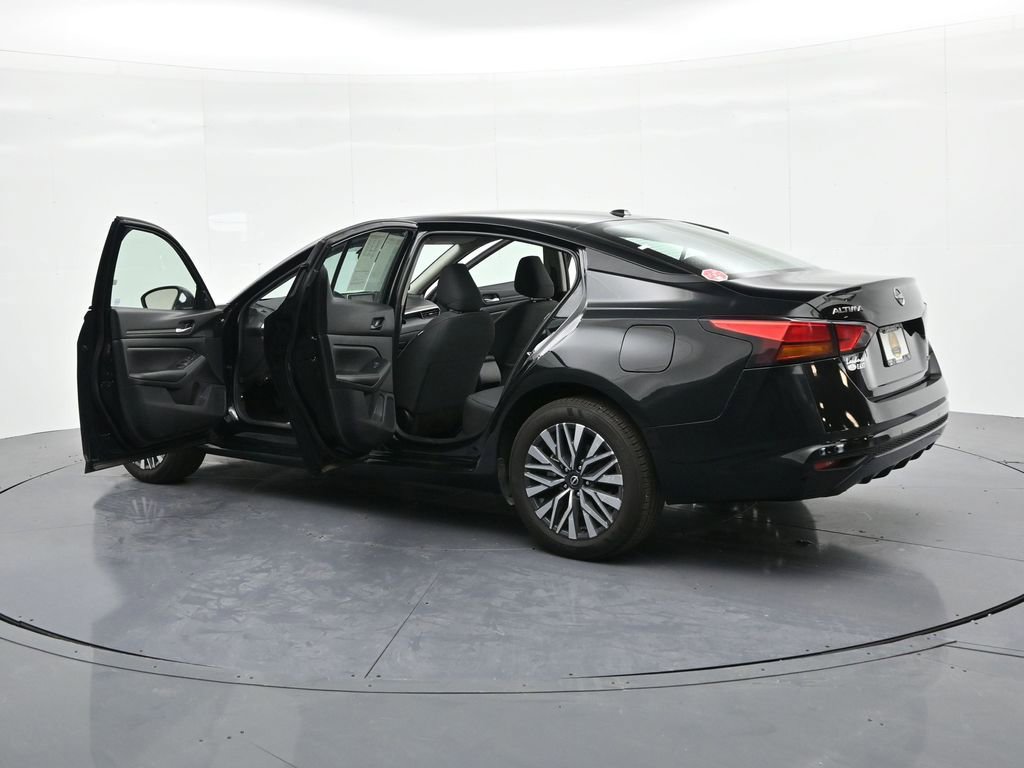 Used 2025 Nissan Altima 2.5 SV image 26