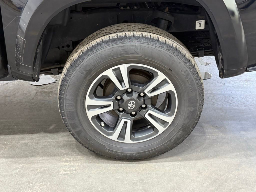 Used 2018 Toyota Tacoma TRD Sport image 38