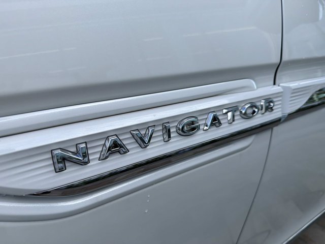 Certified 2024 Lincoln Navigator Reserve AWD/4WD image 9