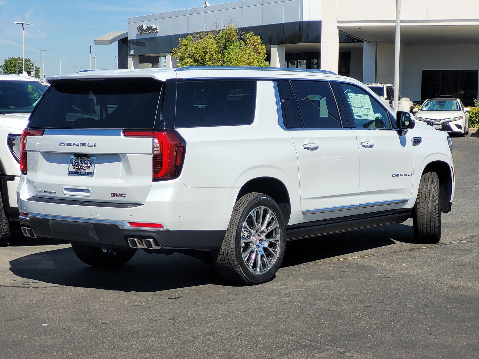 New 2026 GMC Yukon XL Denali w/ Denali Reserve Package AWD/4WD image 4