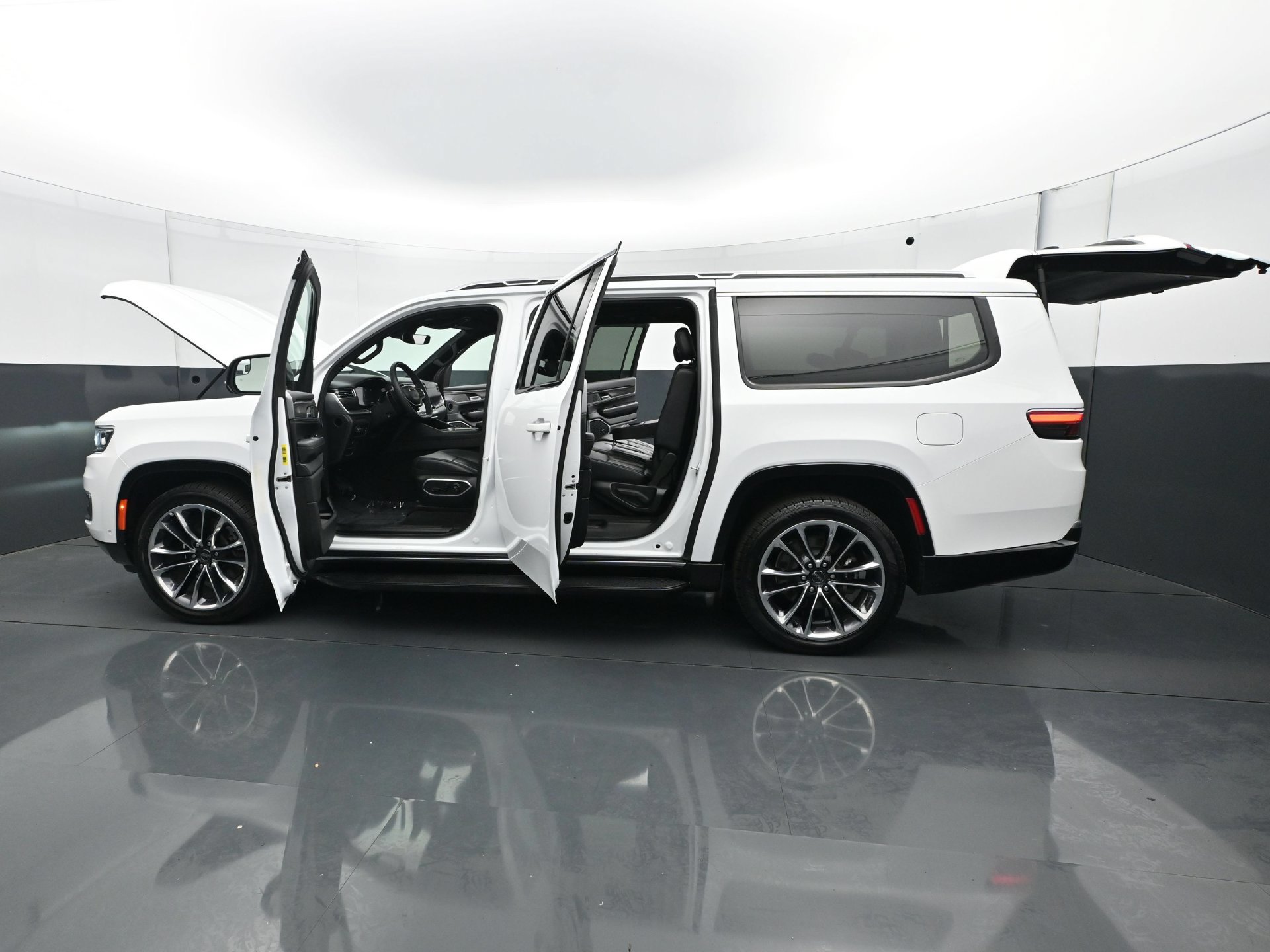 Used 2023 Jeep Wagoneer L Series II w/ Premium Group I AWD/4WD image 34