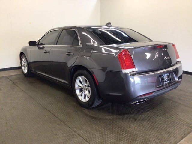 Used 2021 Chrysler 300 Touring RWD image 4