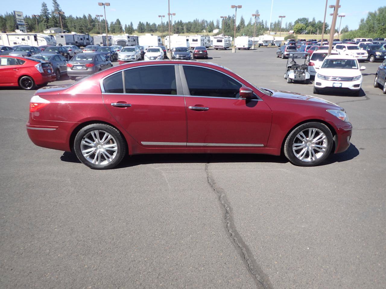 Used 2011 Hyundai Genesis 4.6 RWD image 6