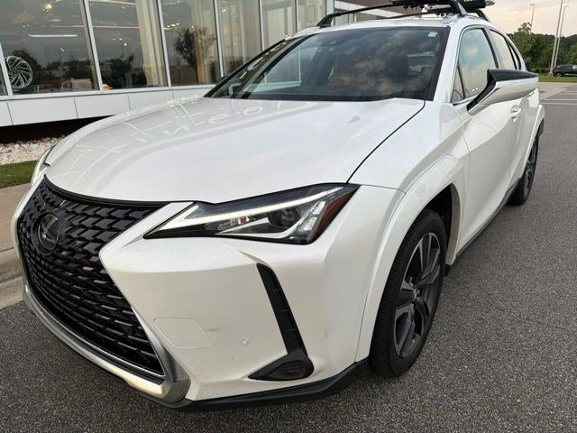 Used 2022 Lexus UX 200 w/ Premium Package FWD image 9