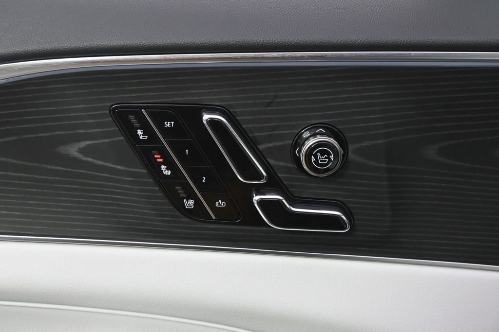 New 2025 Cadillac Lyriq Luxury AWD/4WD image 14