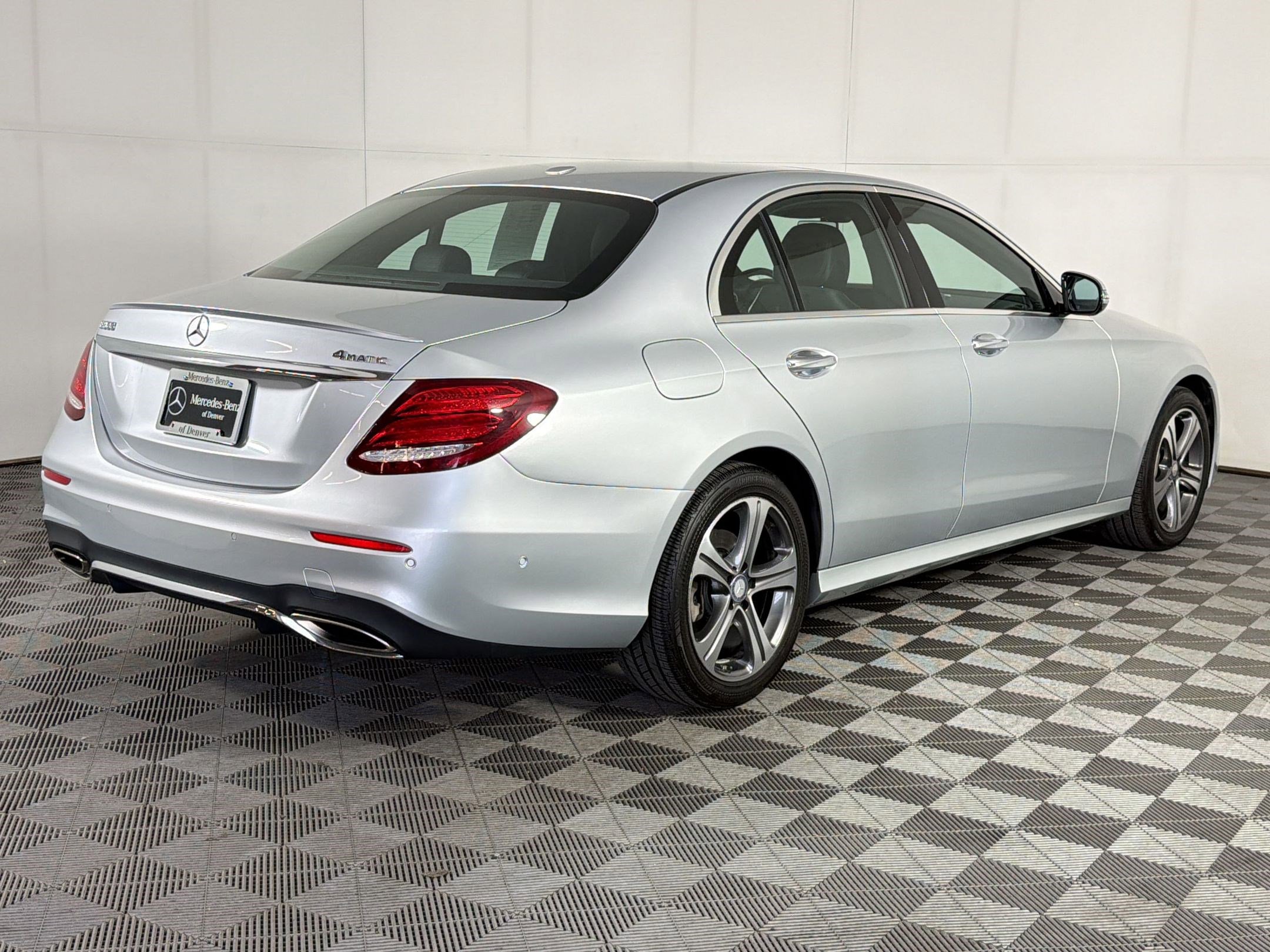 Used 2017 Mercedes-Benz E 300 4MATIC image 9