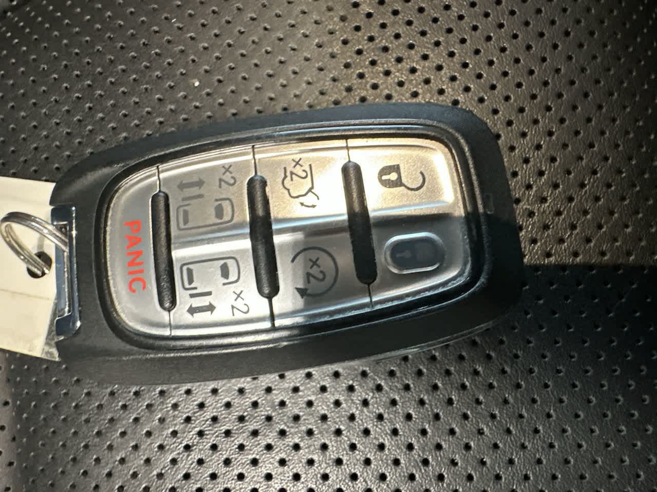 Used 2026 Chrysler Pacifica Limited FWD image 28