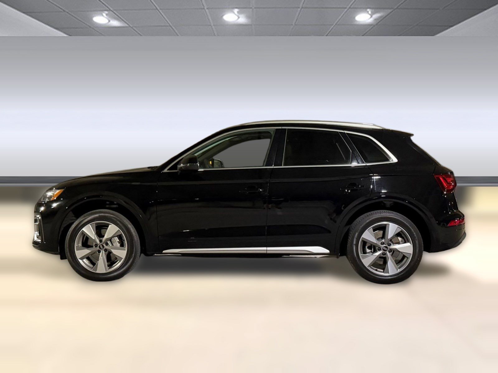 Used 2023 Audi Q5 2.0T Premium w/ Convenience Package AWD/4WD image 2