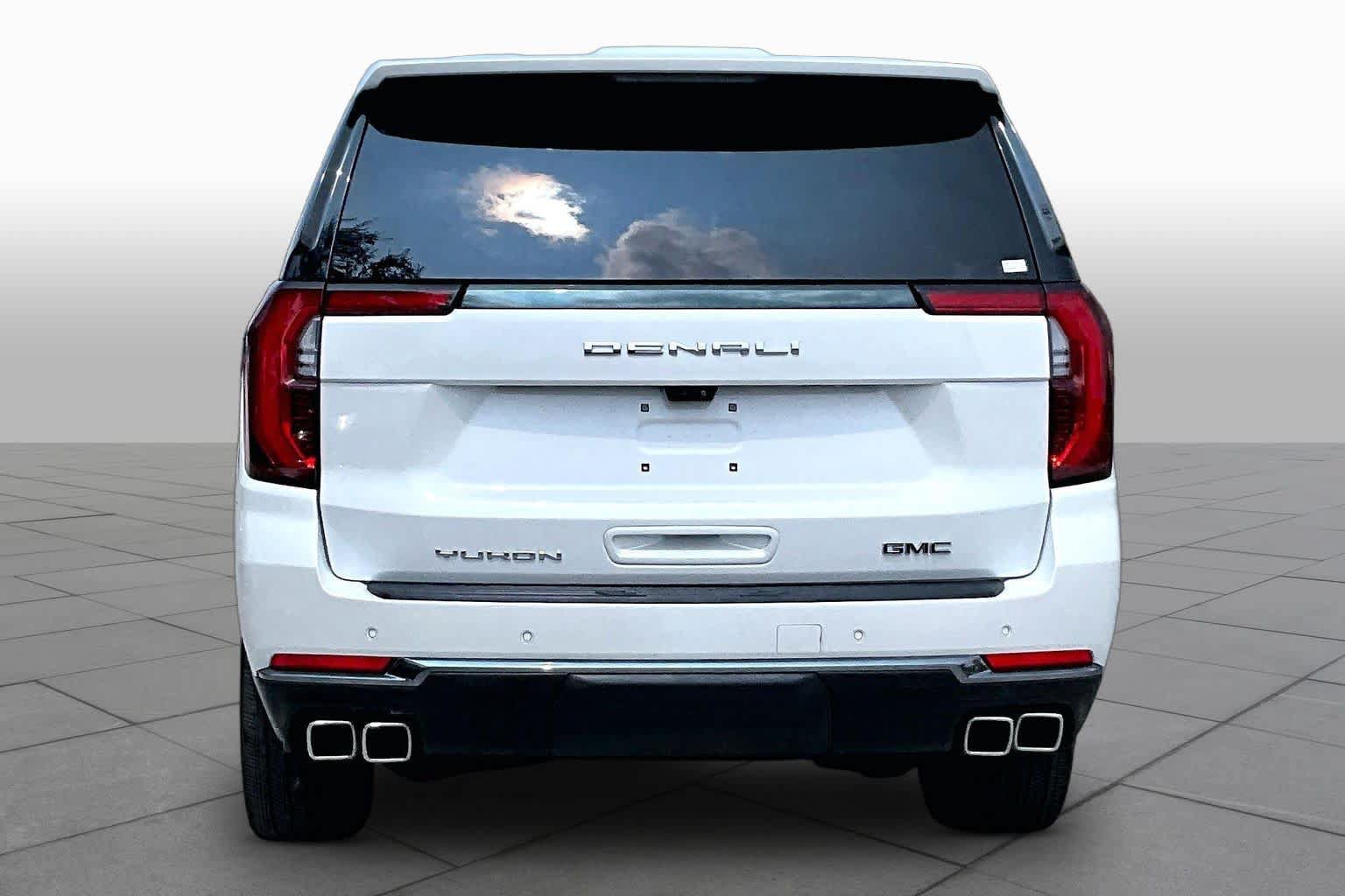 Used 2025 GMC Yukon XL Denali Ultimate AWD/4WD image 5