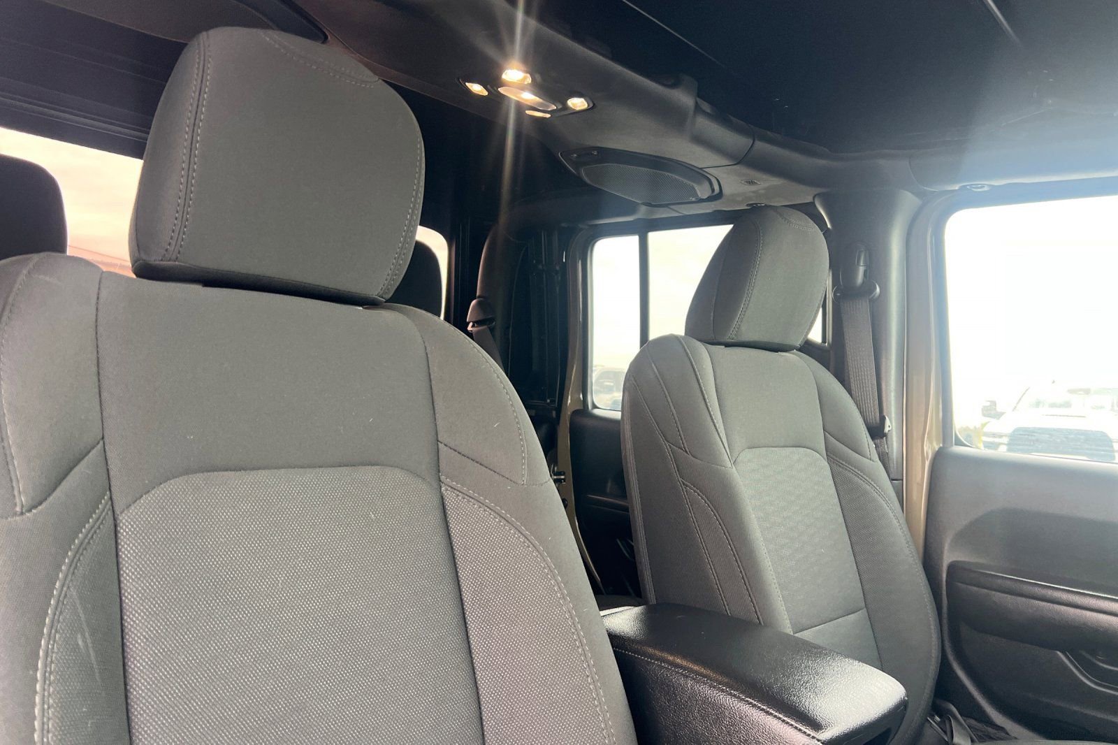 Used 2020 Jeep Gladiator Sport w/ Quick Order Package 24S image 16