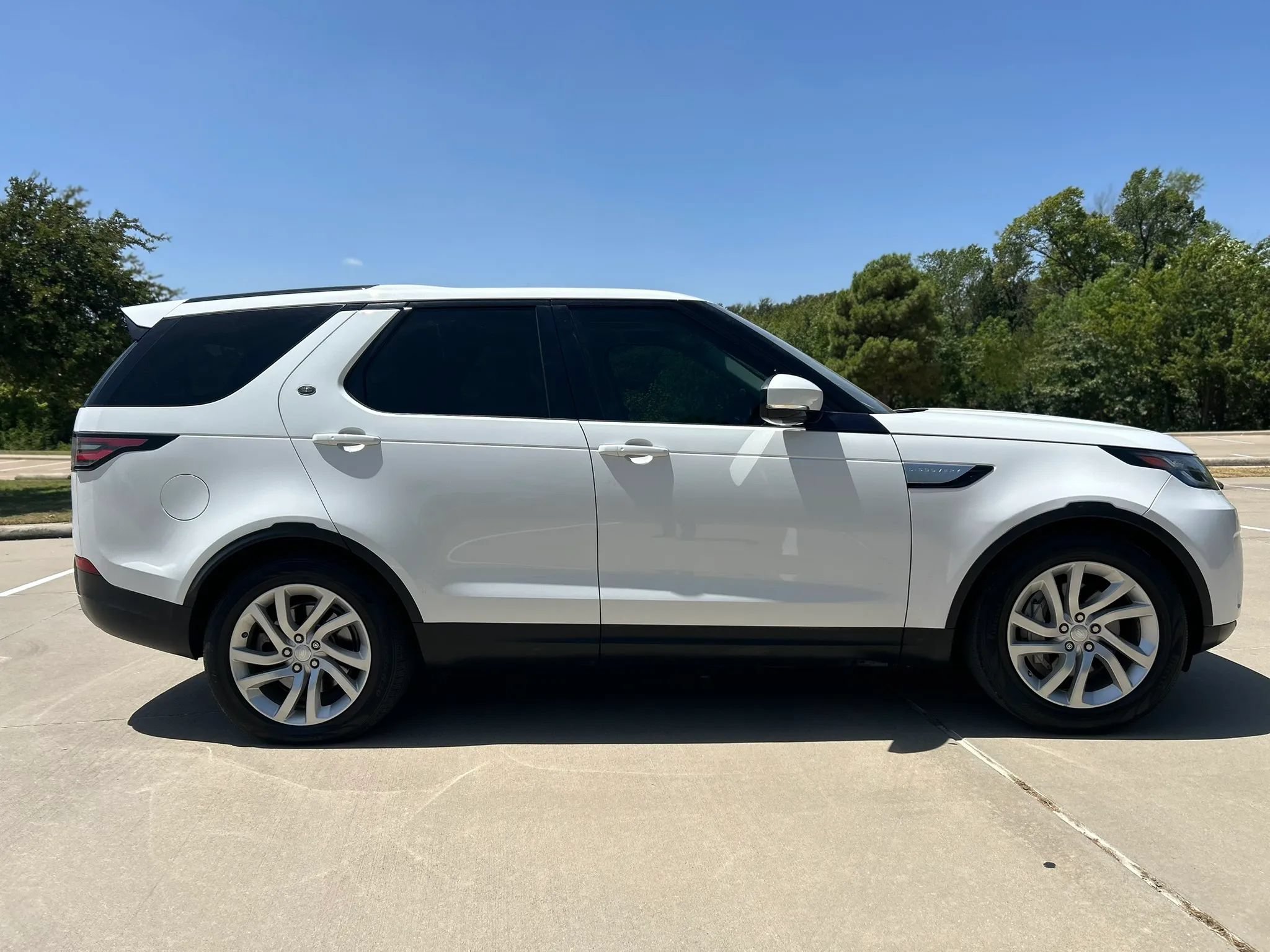 Used 2018 Land Rover Discovery HSE AWD/4WD image 5