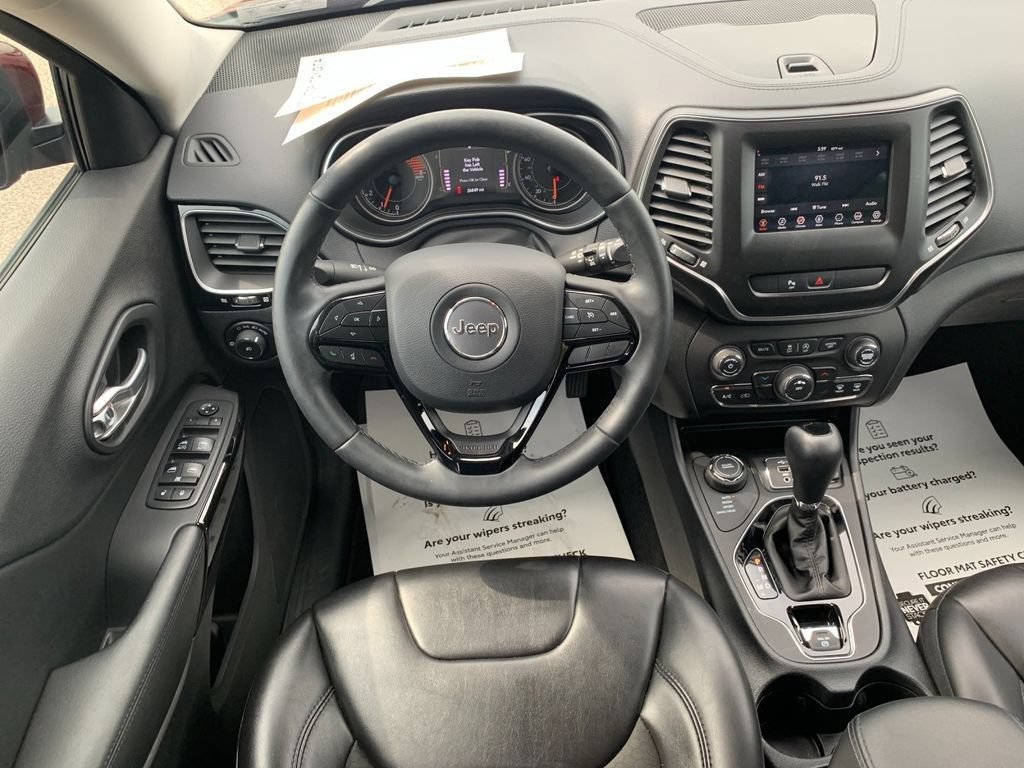 Used 2019 Jeep Cherokee Latitude Plus AWD/4WD image 17
