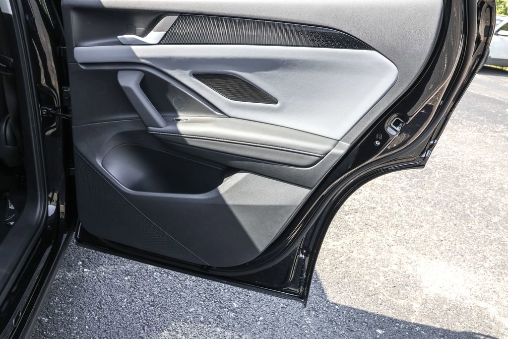 Used 2025 Volkswagen Tiguan SE image 30