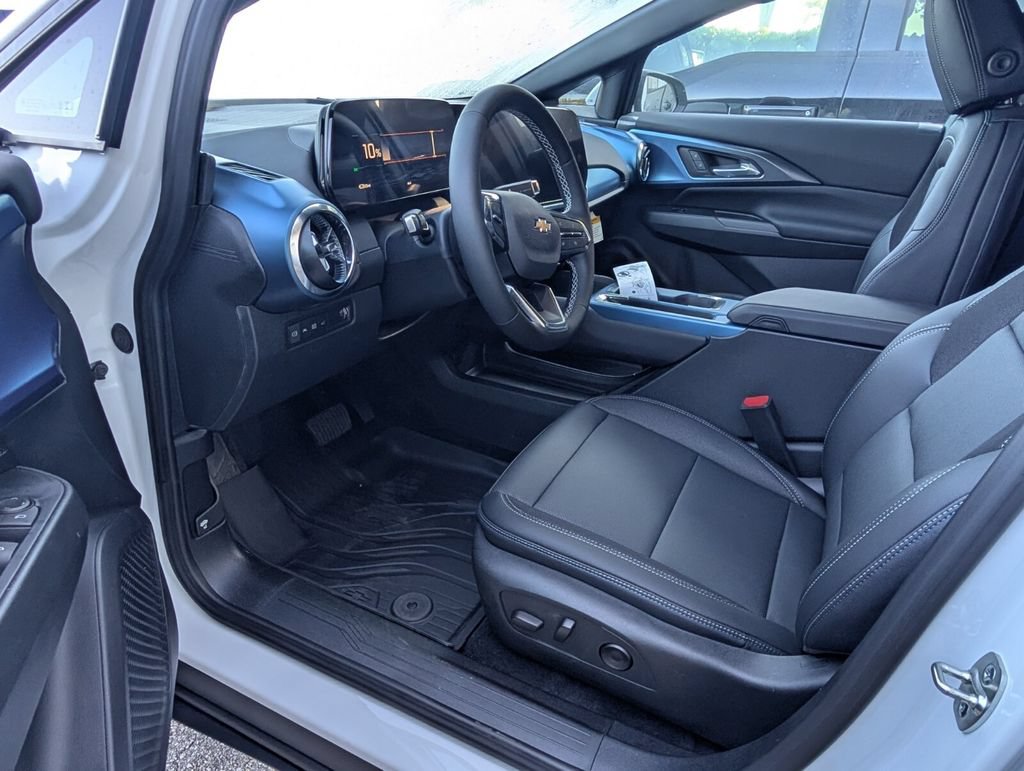 New 2026 Chevrolet Equinox EV LT w/ LPO, Tech Bronze Package FWD image 5