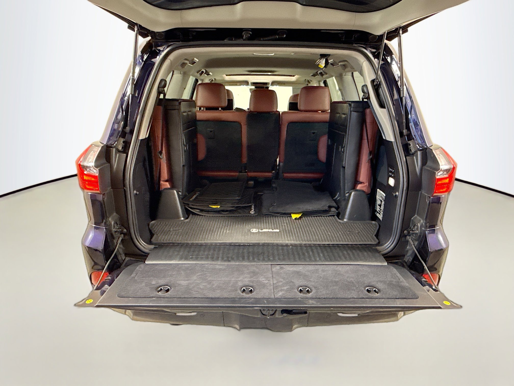 Used 2017 Lexus LX 570 4WD w/ Luxury Package image 26