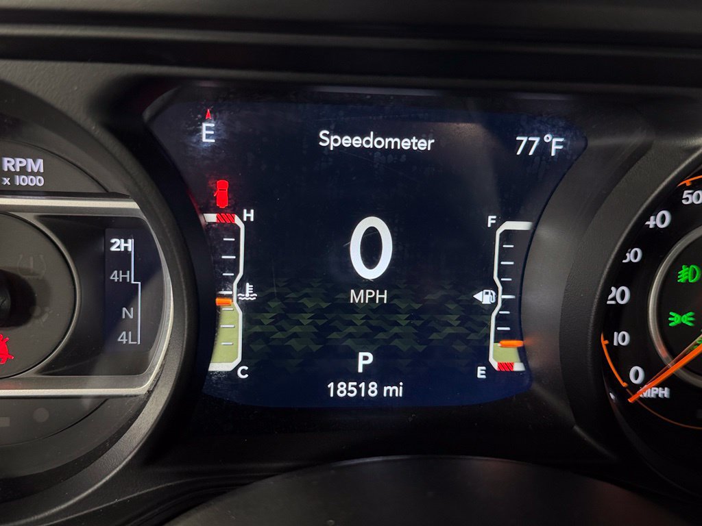 Used 2024 Jeep Wrangler Unlimited Sahara w/ Technology Group AWD/4WD image 15