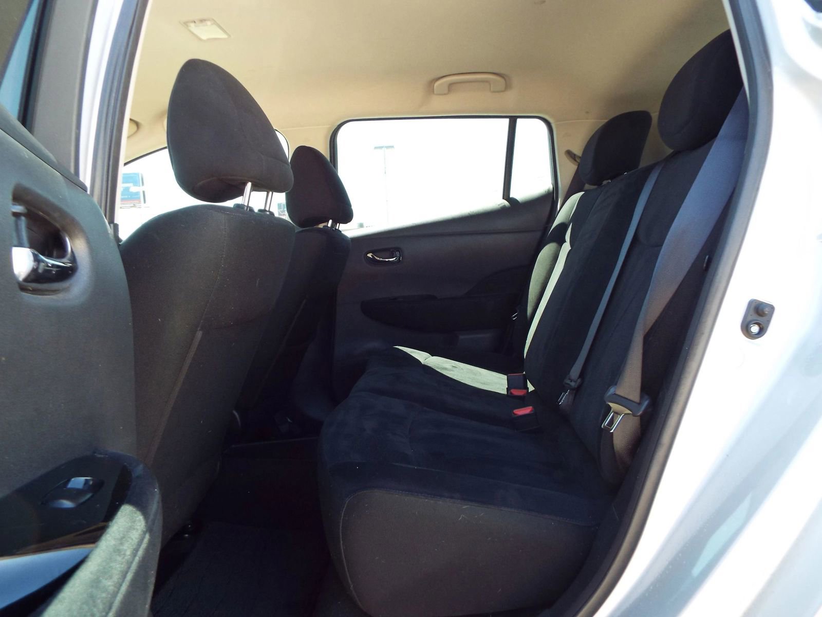 Used 2016 Nissan Leaf SV w/ Premium Package image 12