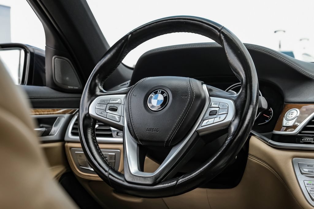 Used 2019 BMW 750i xDrive w/ M Sport Package AWD/4WD image 14