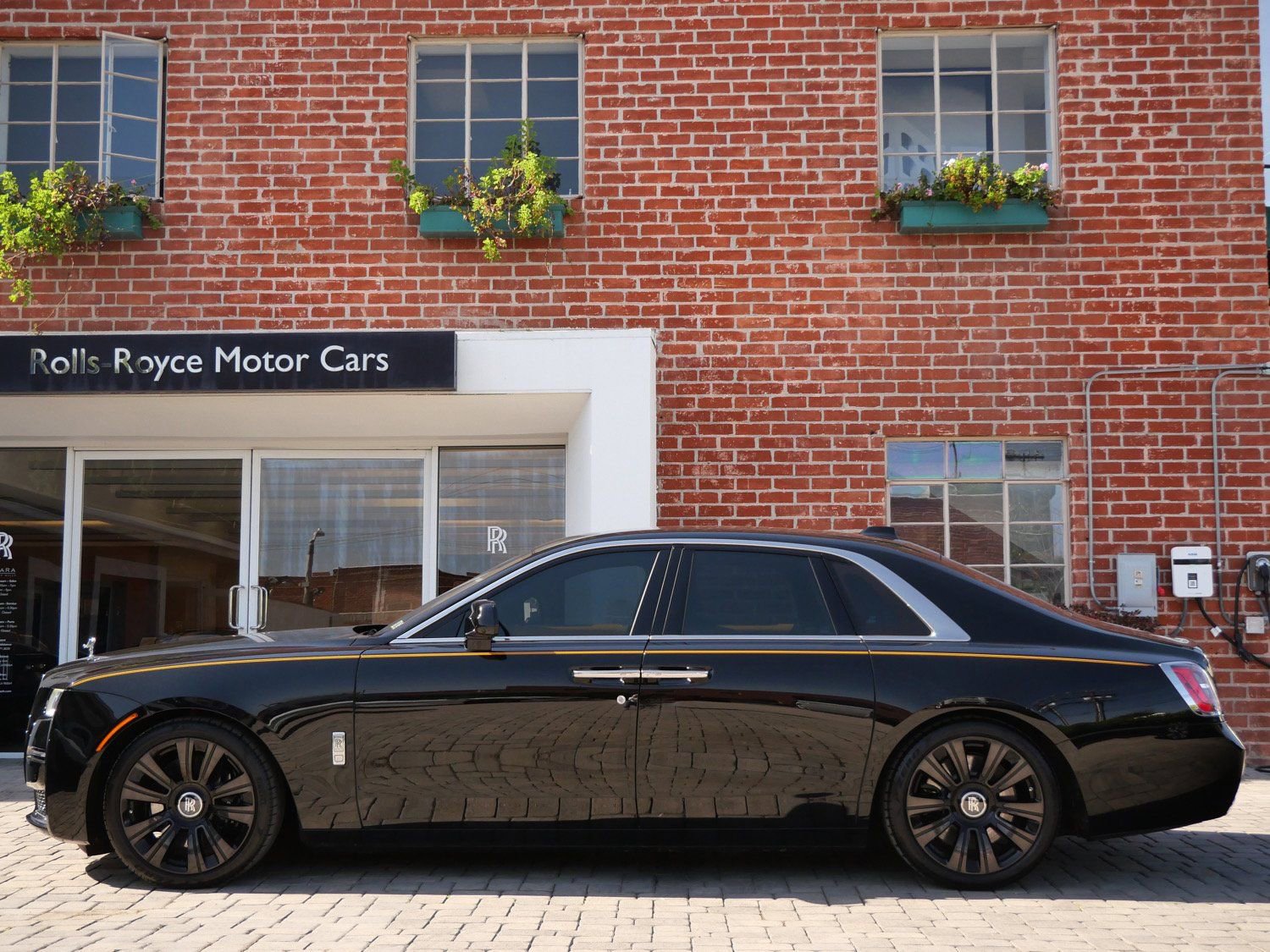 Used 2022 Rolls-Royce Ghost w/ Ghost Package image 3