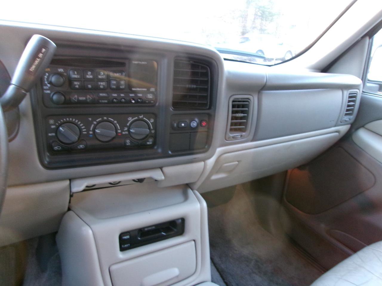 Used 2001 Chevrolet Suburban LT w/ LT Preferred Equipment Group image 17