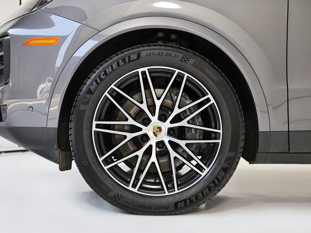Used 2024 Porsche Cayenne AWD/4WD image 13