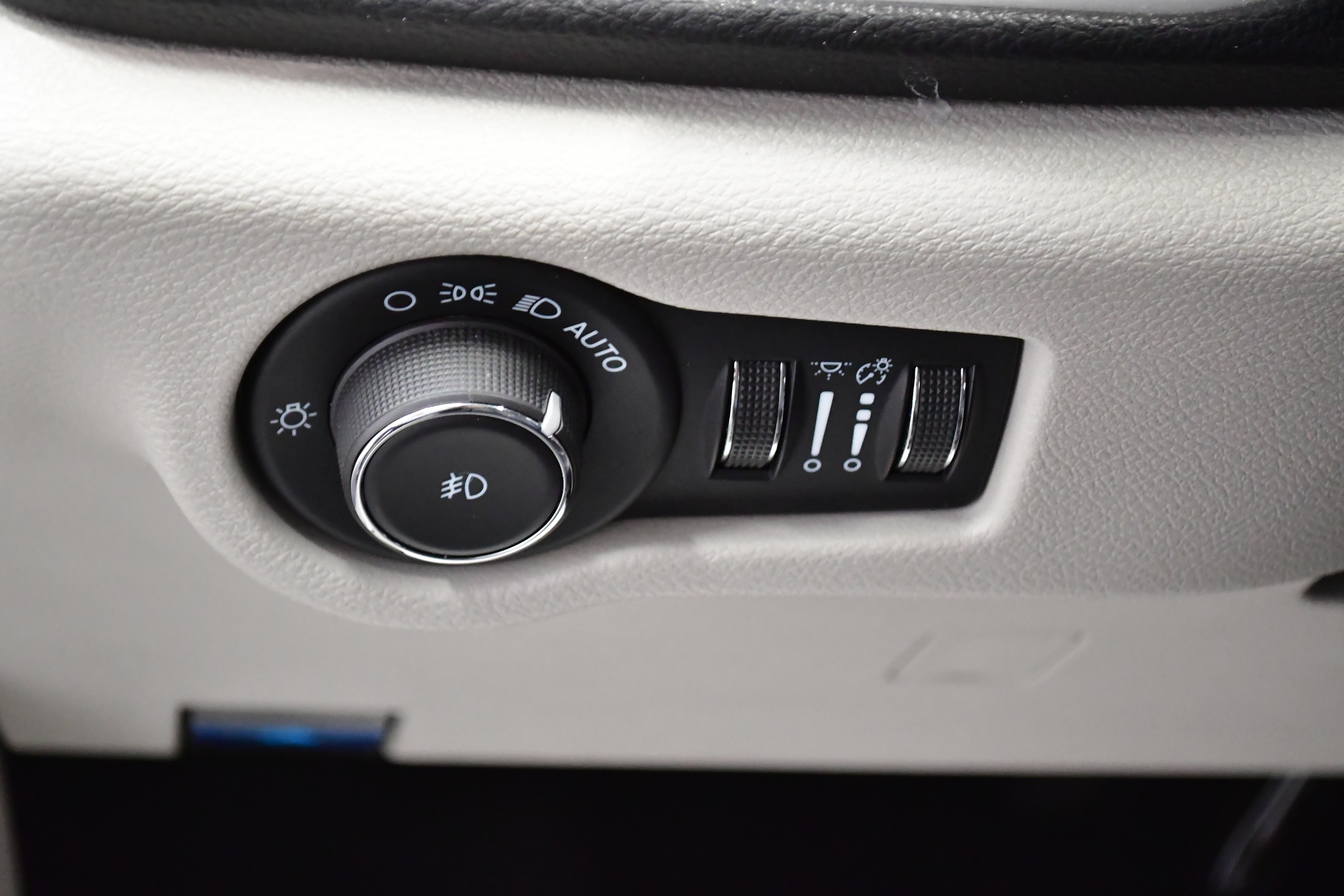 Used 2024 Chrysler Pacifica Touring-L FWD image 16