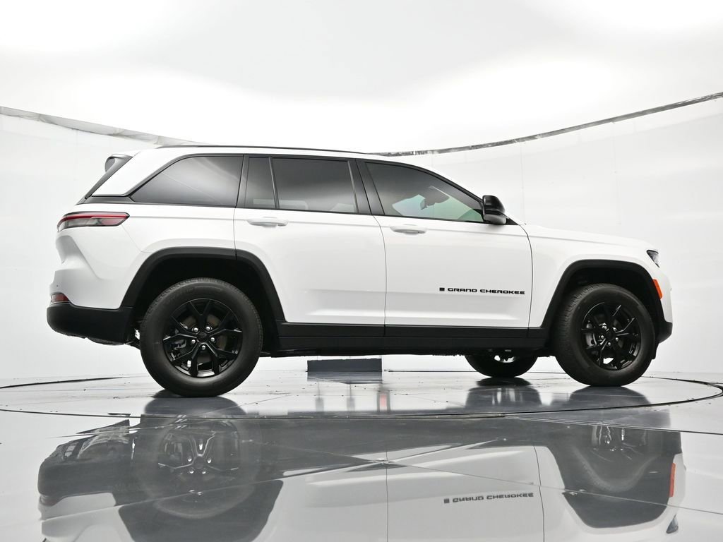 New 2025 Jeep Grand Cherokee Altitude image 39