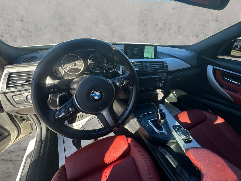 Used 2017 BMW 330i xDrive Sedan AWD/4WD image 32