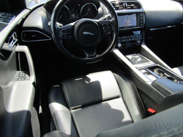Used 2018 Jaguar F-PACE Premium AWD/4WD image 2