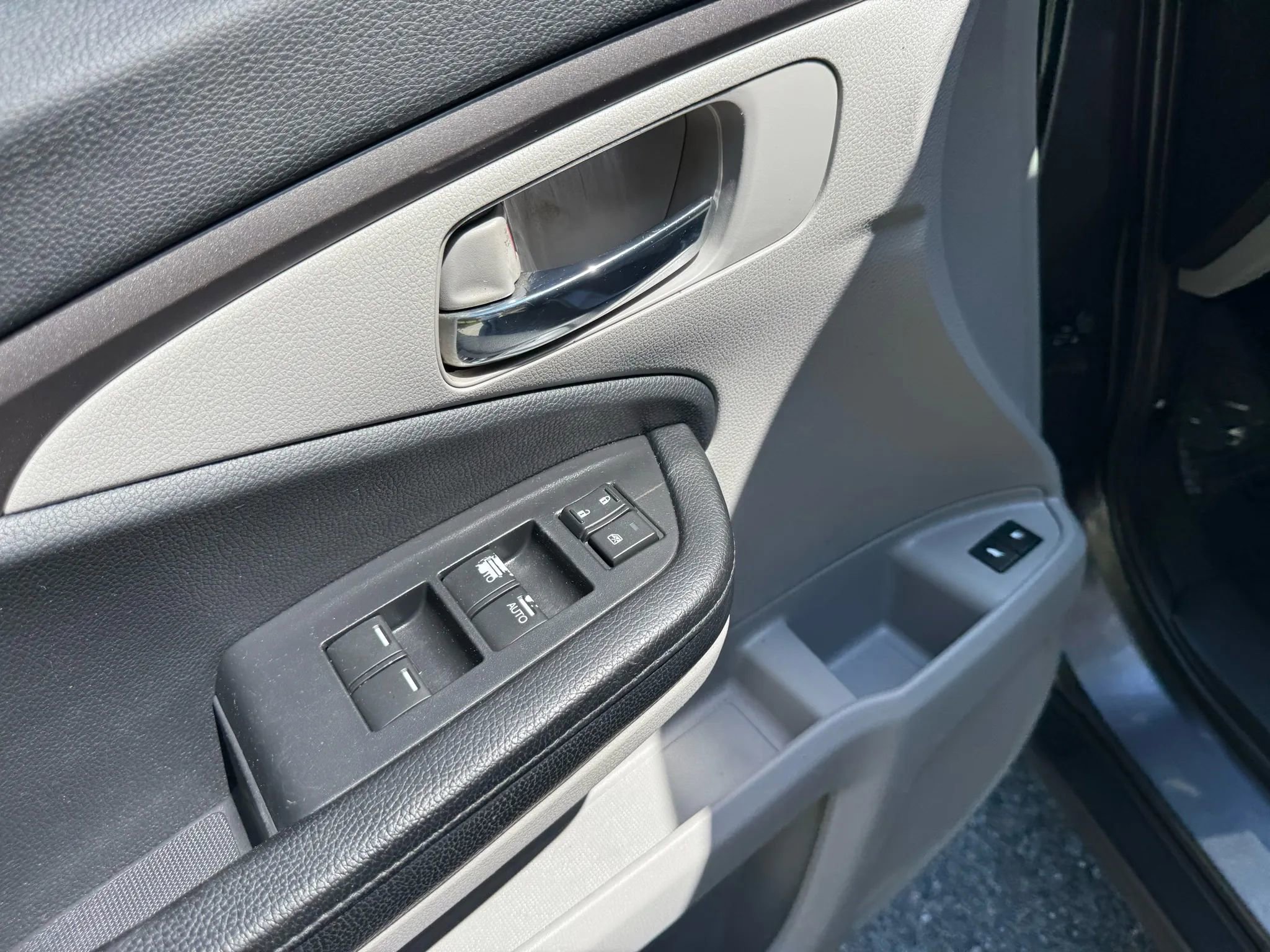 Used 2017 Honda Pilot EX-L image 25