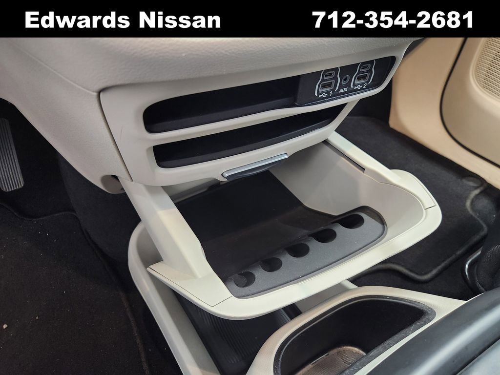 Used 2024 Chrysler Pacifica Touring-L image 32