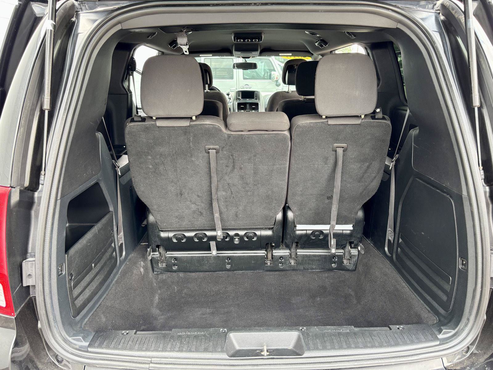 Used 2018 Dodge Grand Caravan SE FWD image 11
