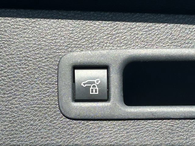 Used 2025 Toyota Sienna XLE image 33