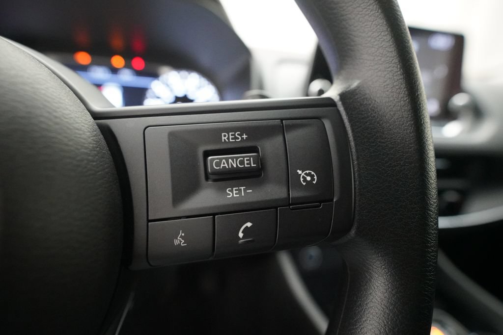 Used 2023 Nissan Rogue S AWD/4WD image 18