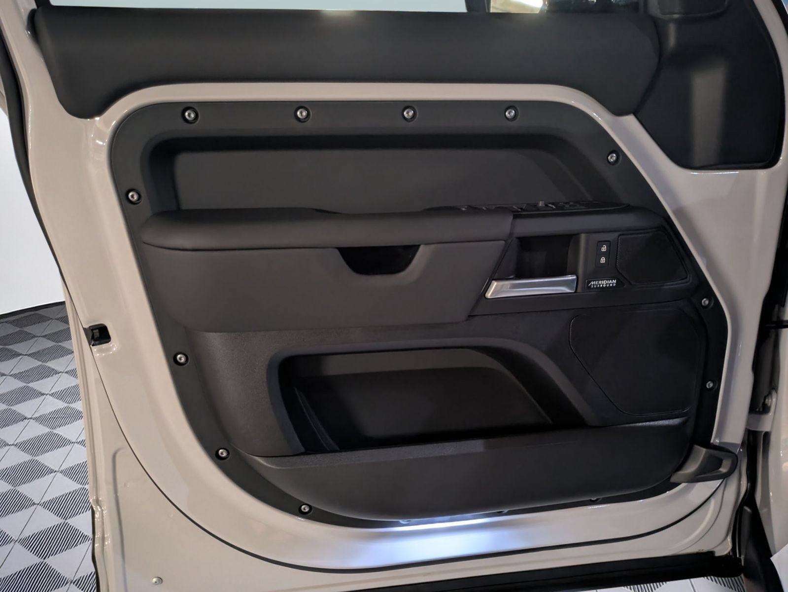 New 2026 Land Rover Defender 110 X-Dynamic SE AWD/4WD image 22