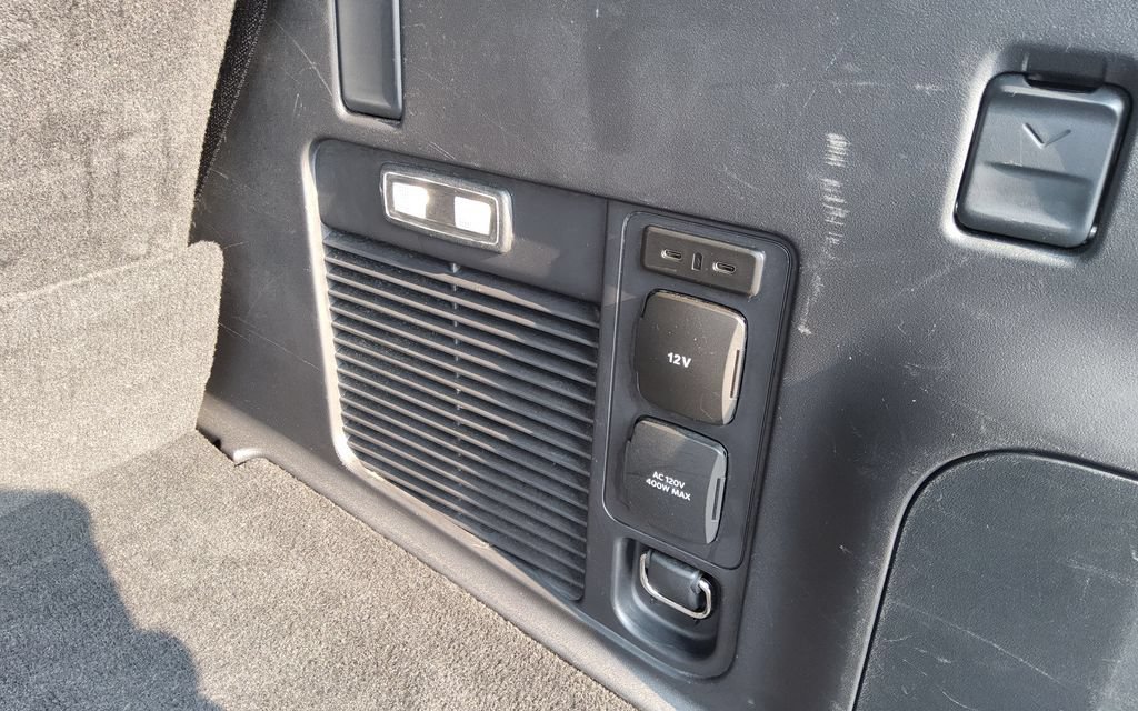 Used 2025 Ford Expedition Active AWD/4WD image 35