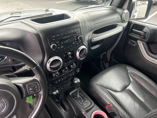 Used 2016 Jeep Wrangler Unlimited Sahara w/ Connectivity Group image 24