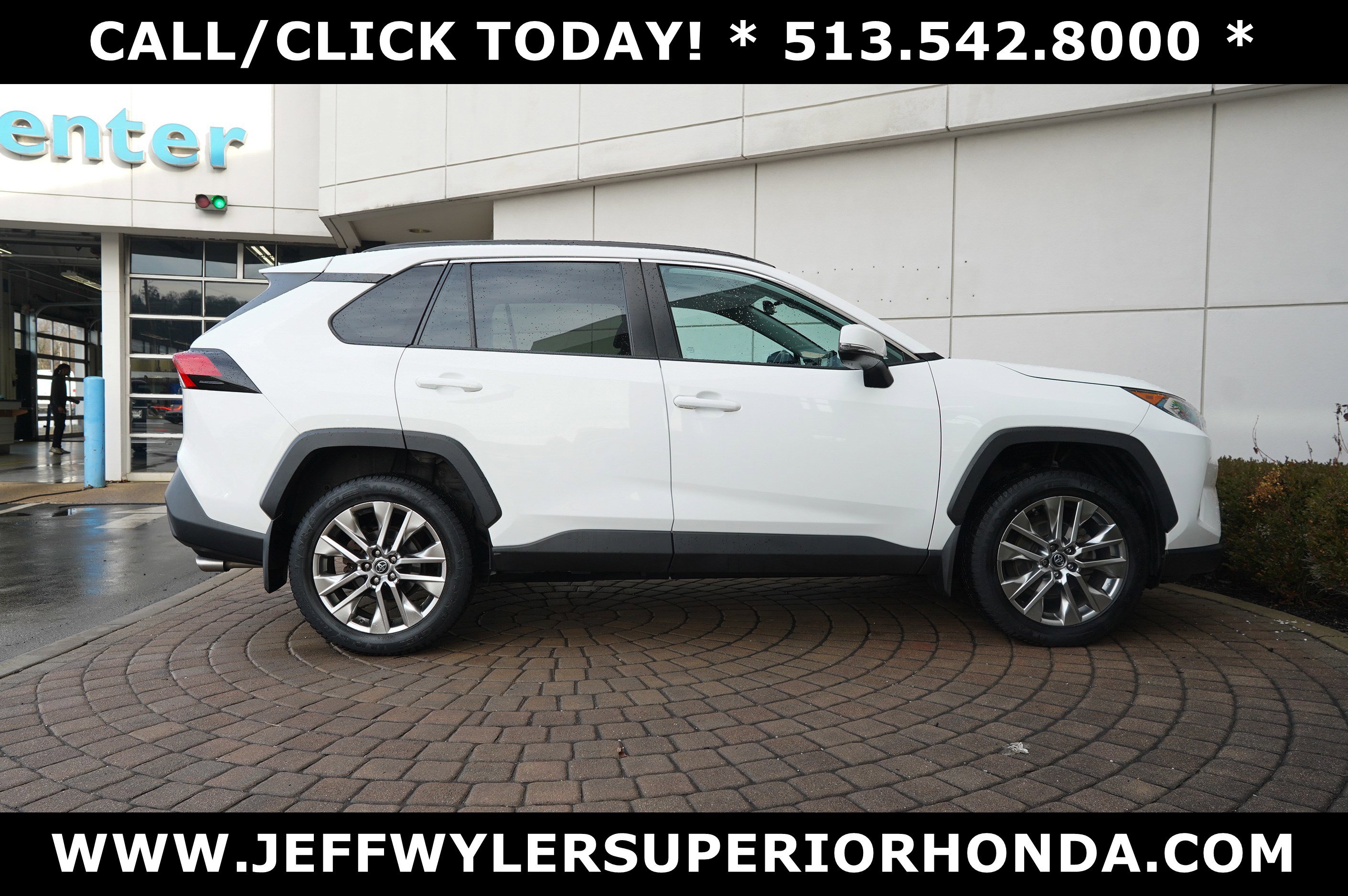 Used 2019 Toyota RAV4 XLE Premium image 2