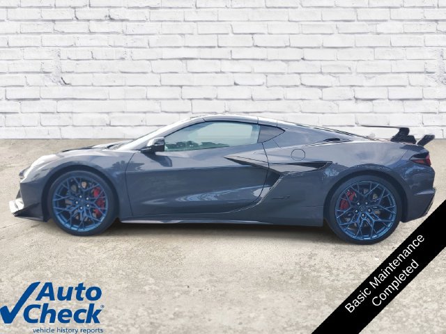 Used 2027 Chevrolet Corvette ZR1 w/ ZR1 Carbon Fiber Aero Package RWD image 2