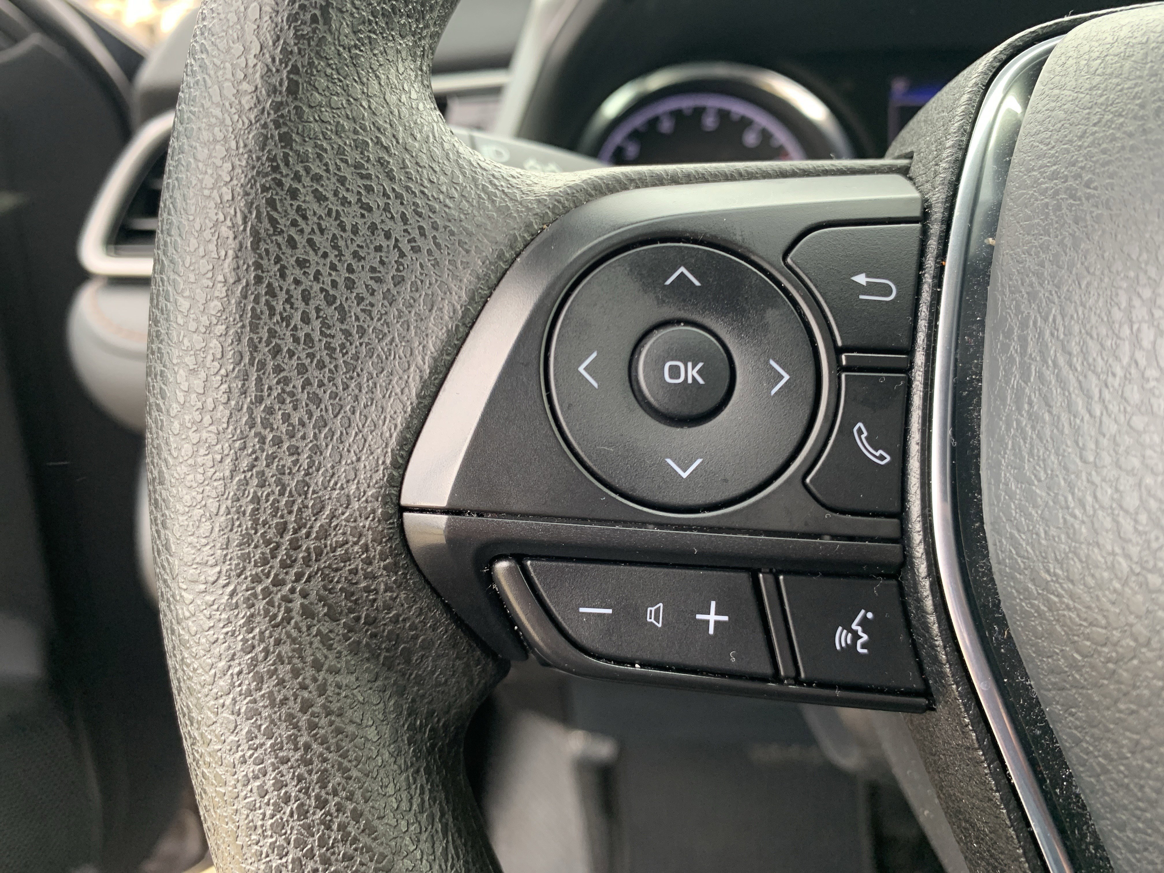 Used 2020 Toyota Camry LE image 19