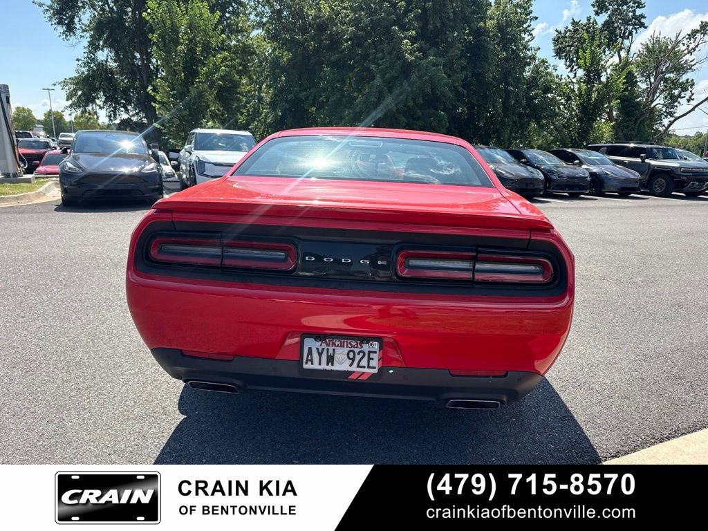 Used 2017 Dodge Challenger R/T w/ Driver Convenience Group RWD image 12