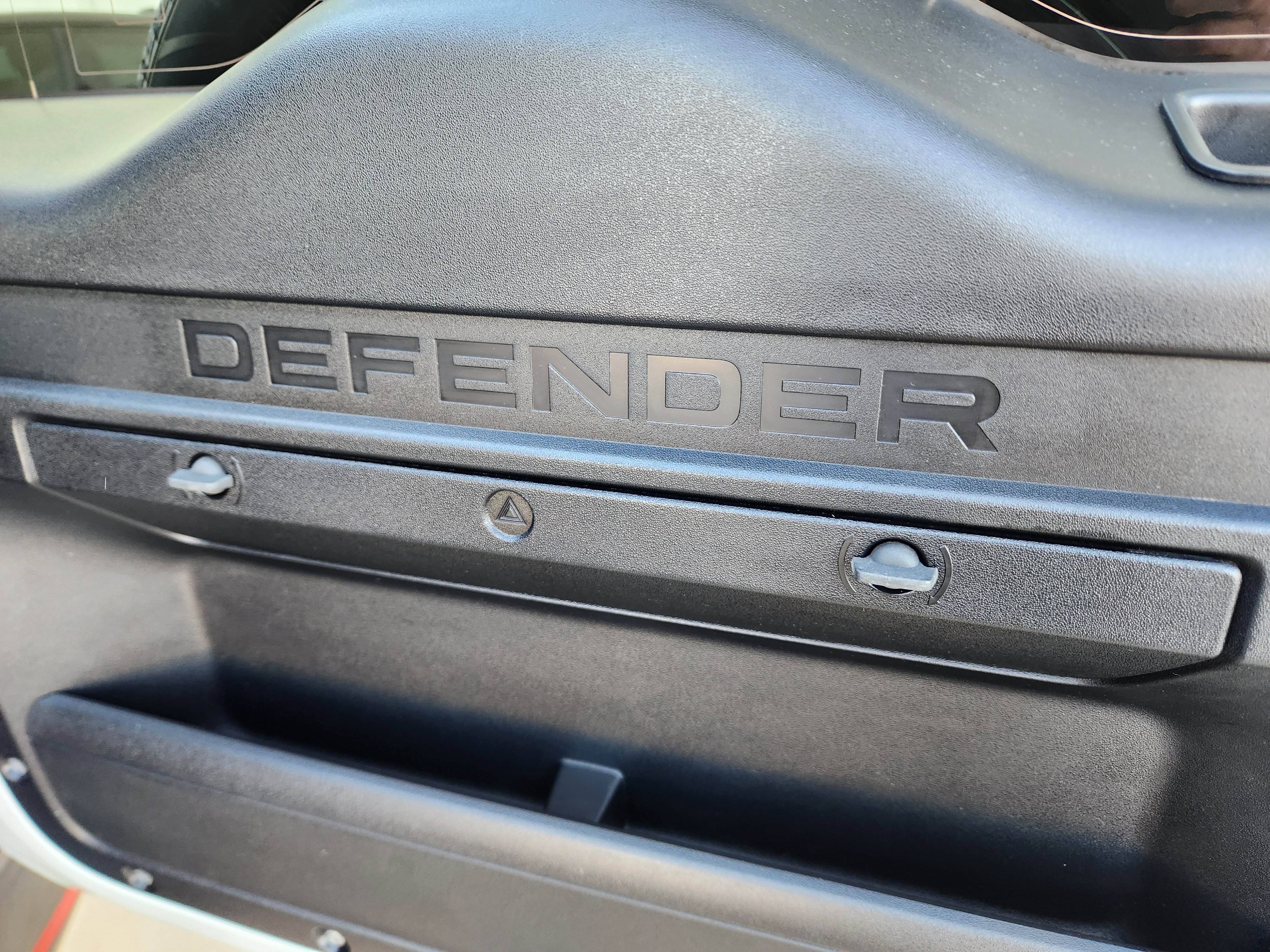 Certified 2025 Land Rover Defender 110 V8 image 35