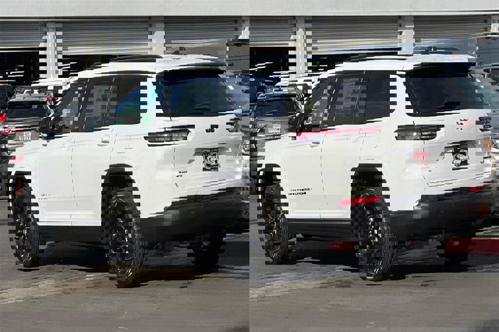 New 2025 Jeep Grand Cherokee L Limited image 6