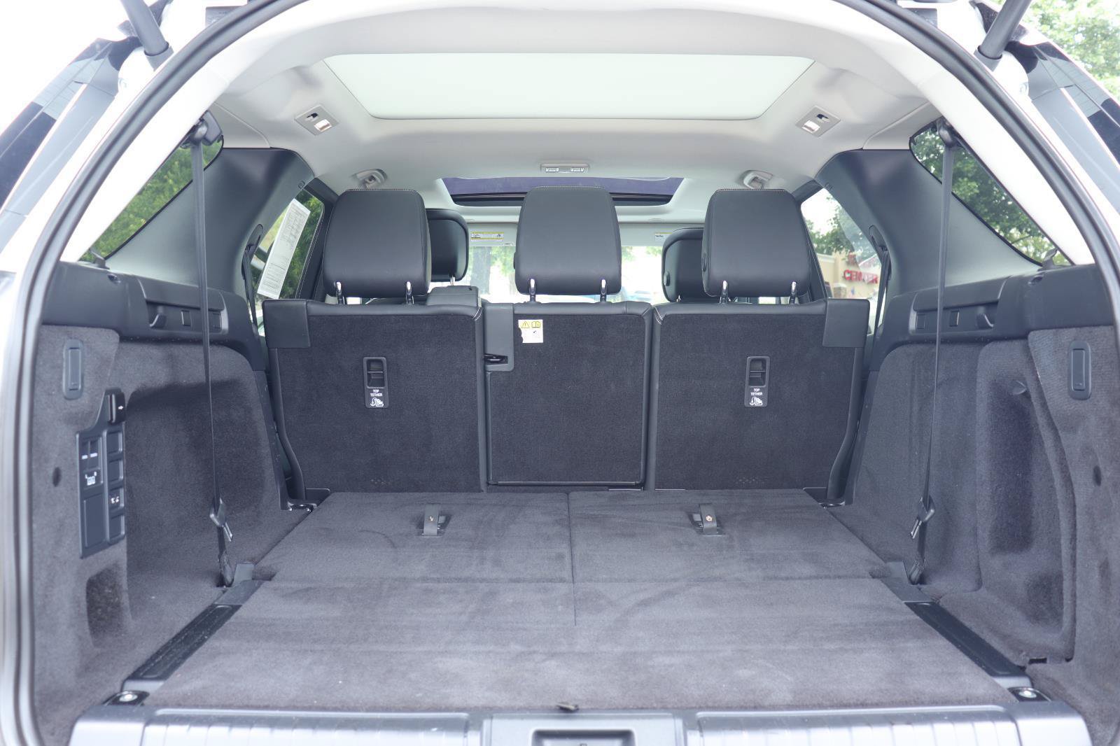 Used 2024 Land Rover Discovery S AWD/4WD image 17