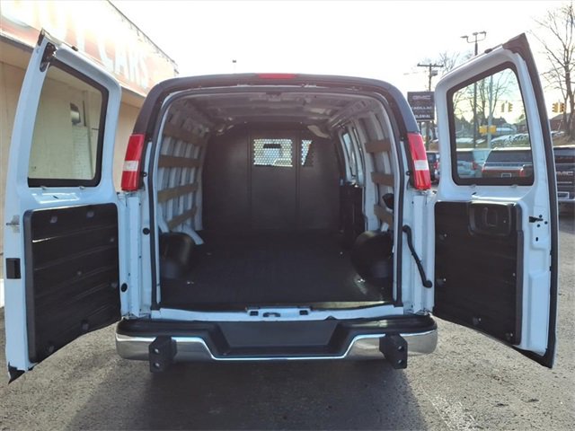 Used 2022 Chevrolet Express 2500 w/ Driver Convenience Package image 15